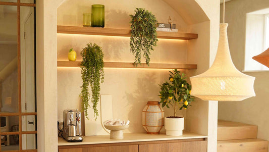 Zijdebloemen en kunstplanten voor een make-over in je keuken