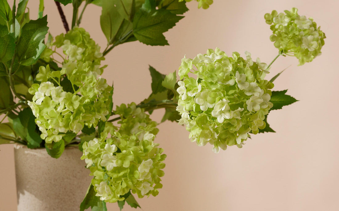 Zijdebloemen of kunstbloemen, wat is het verschil?